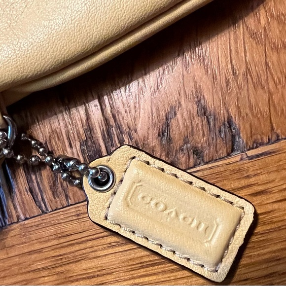 Coach NWOT butter yellow Leather Wristlet, Smokefree home. - Picture 6 of 8
